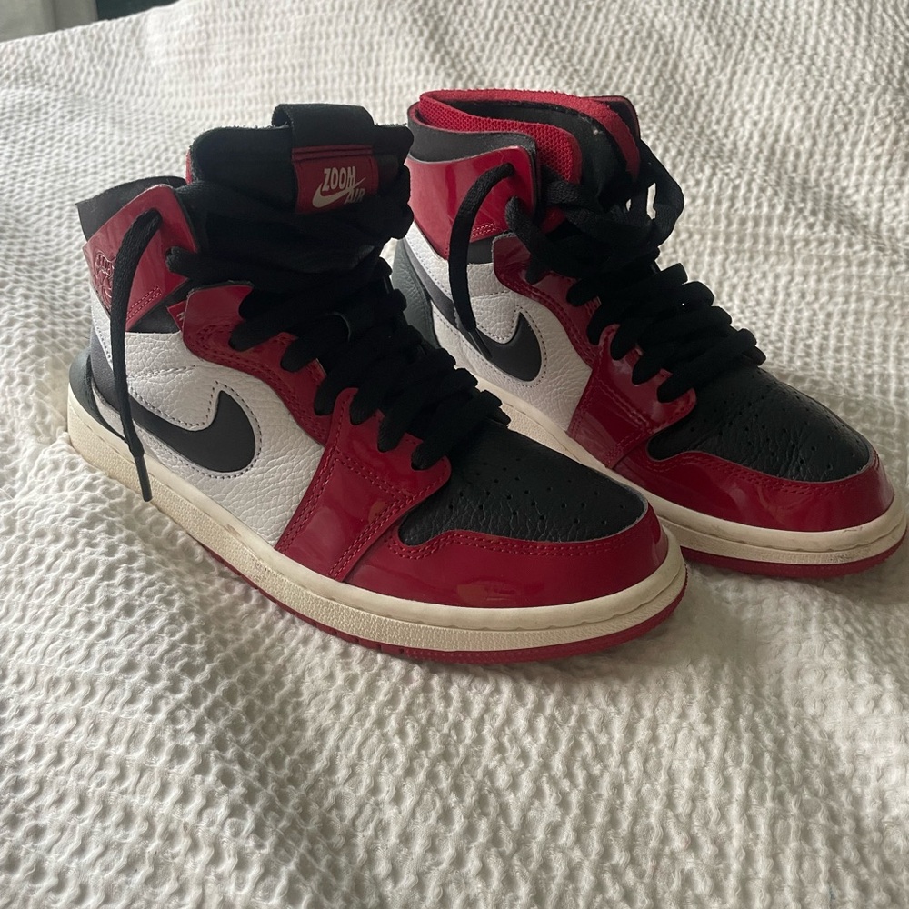 Women’s Jordan 1 Mid Chicago Toe (size 5.5)